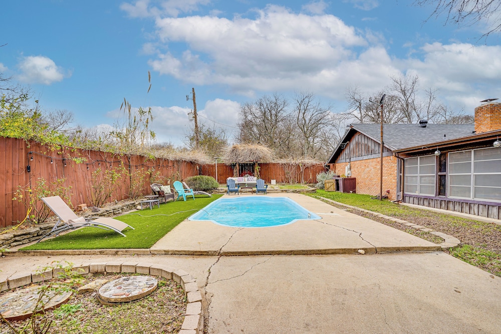 Karaoke Ready! Fort Worth Area Home w/ Pool