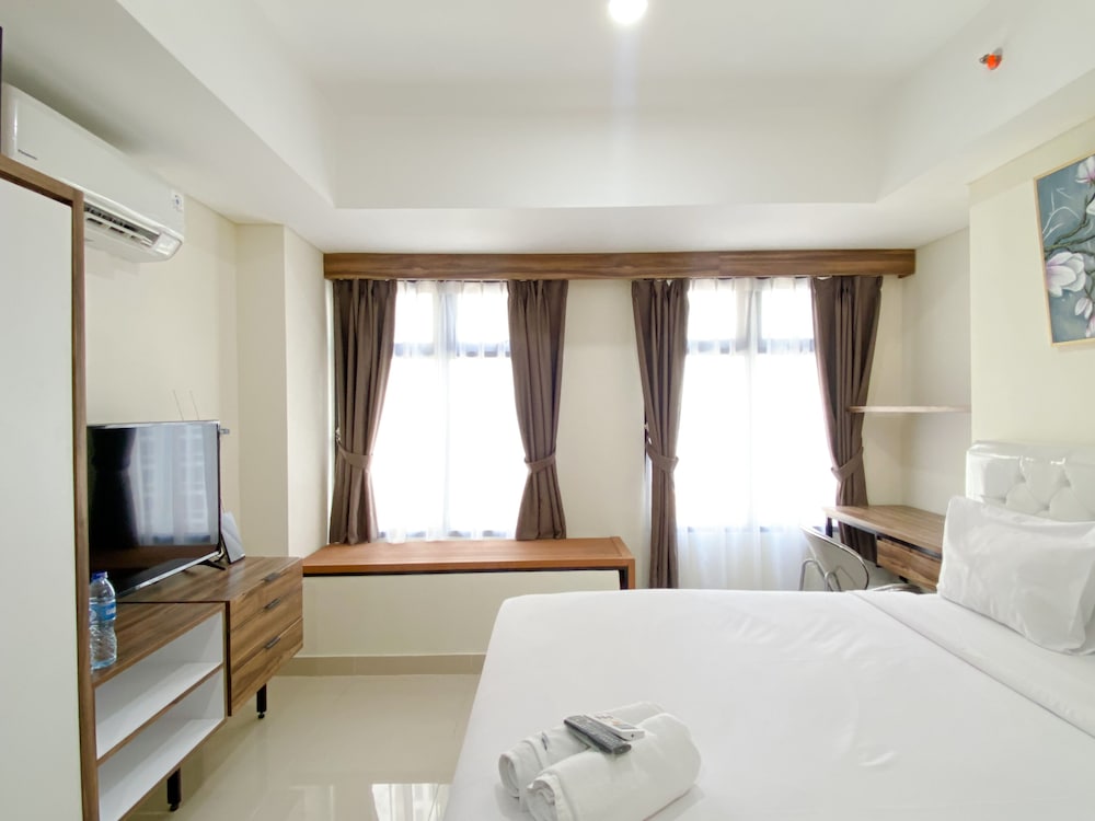 Homey And Cozy Stay Studio Room Pollux Chadstone Apartment view 3
