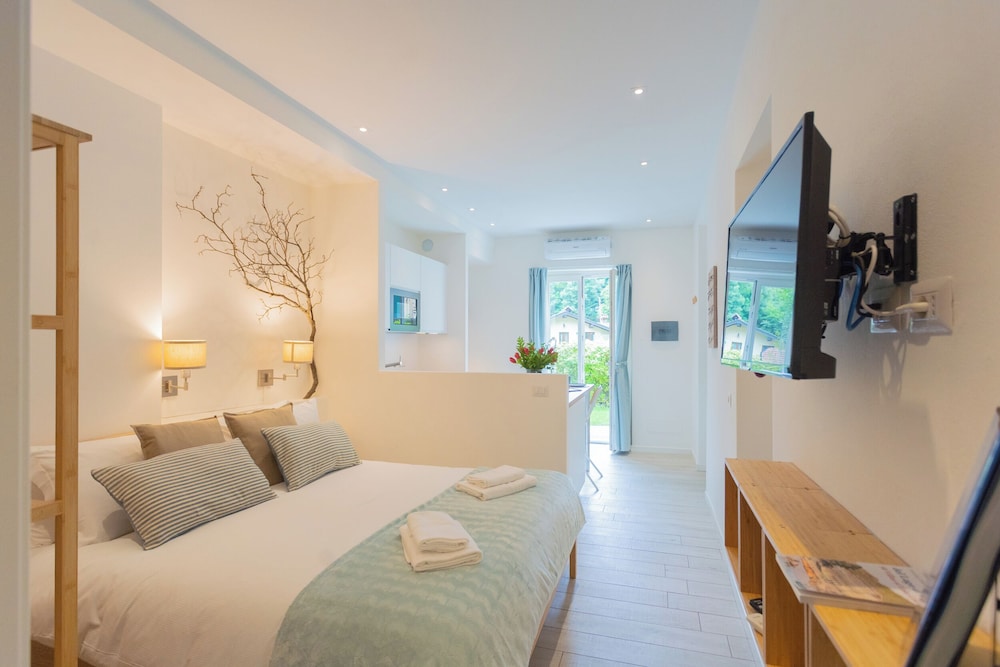 Enchanted Como Lake - Tremezzo Apartments by Rent all Como