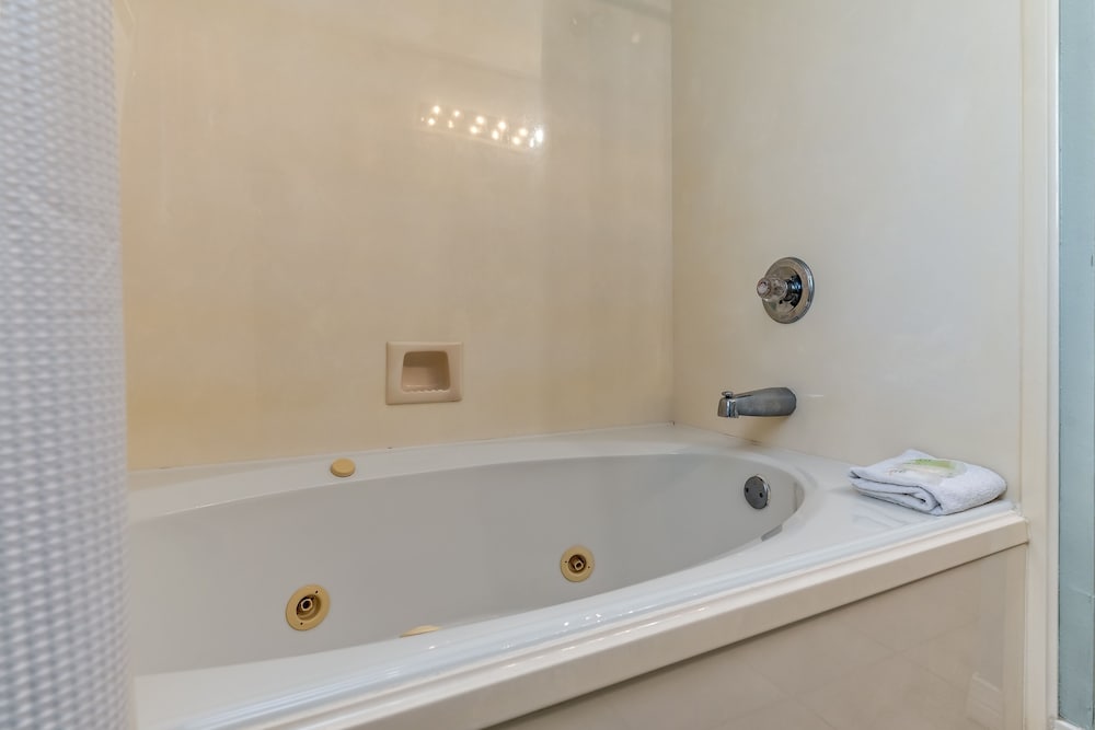 Dauphin Luv - Beach Club #201 4 Bedroom Condo