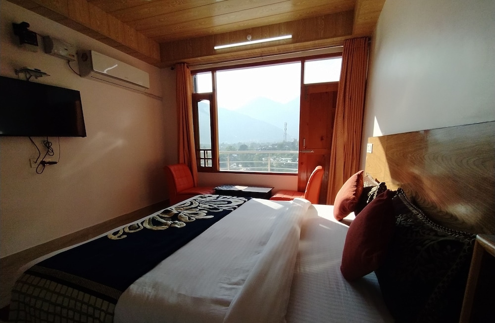 Hotel Sarla Regency