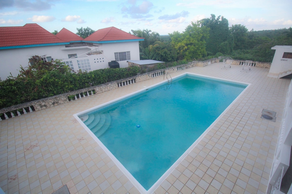 Kenwood Villa