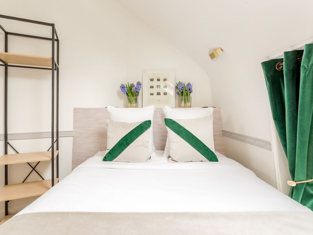 Merveil Luxury Suites - Royale - Saint Honore view
