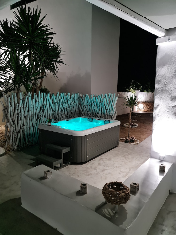 Zoumis Residence