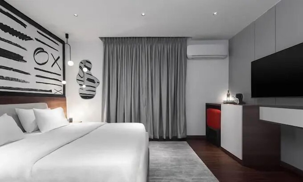 IVY LUSH HOTEL