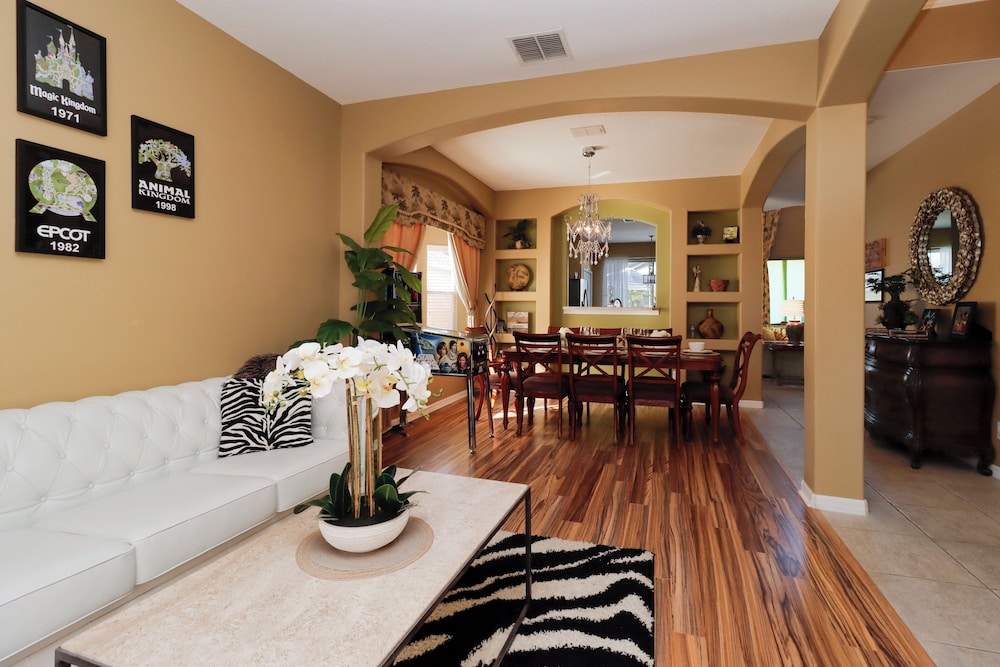 7 Bedrooms Perfect For Large Families Or Groups!