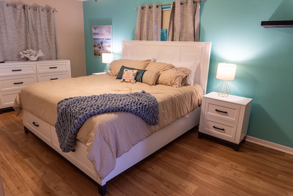 Four Bed Home With Pool Game Room Bar Near Beach