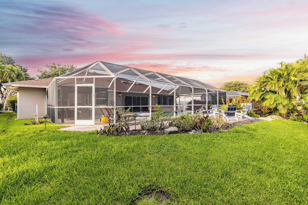 Private Pool, Firepit, Game Room Mins to Beaches + Community Amenities Casa Solara by Avantstay