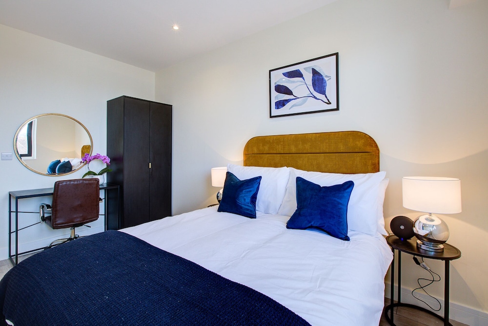 Beautiful 1-bed Apartment in Cheam, Sutton view 5