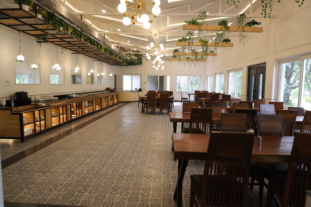 Aacorn Hideaway Resort & Spa