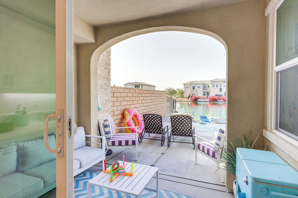Luxe Indio Lake House 7 Mi to Coachella!