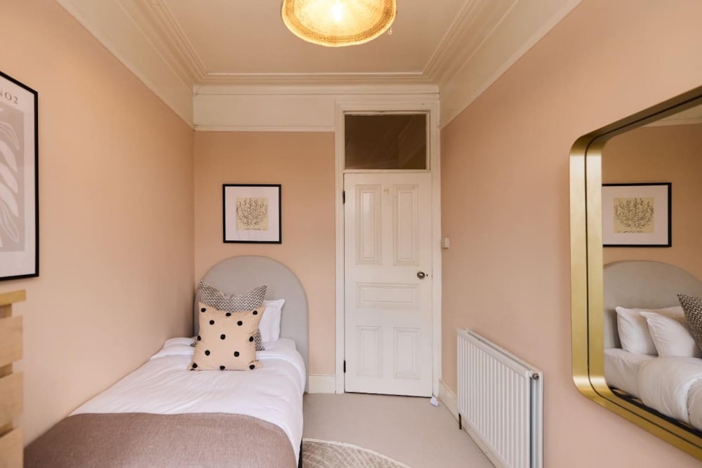 The Cranley Gardens Escape - Spacious 2bdr Flat