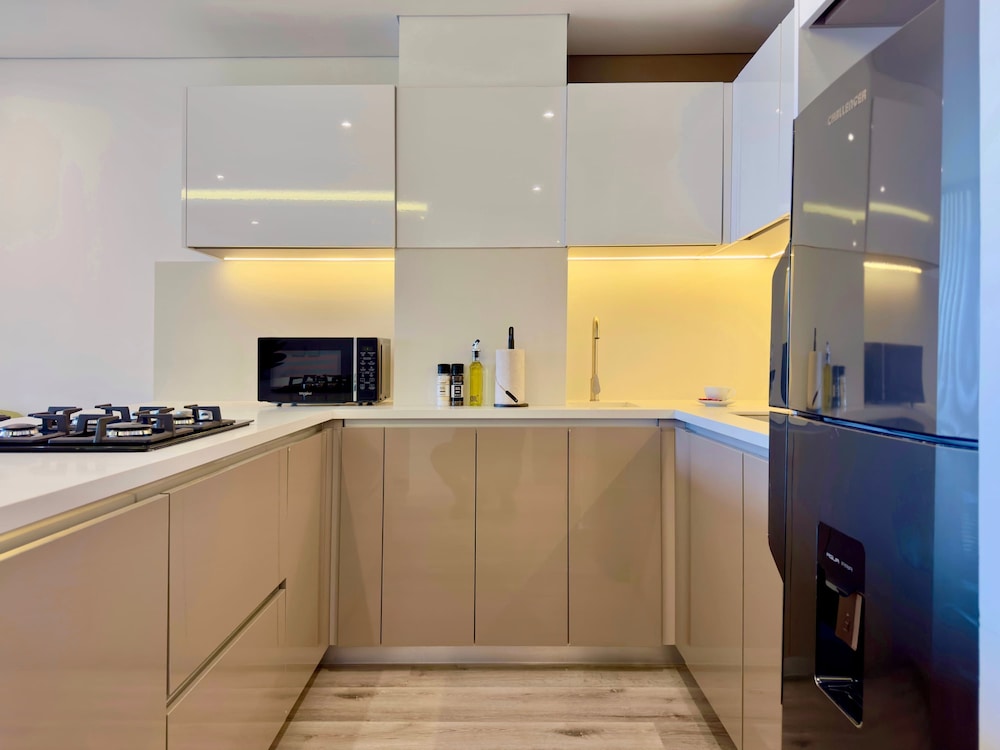 w Elegant Loft w Balcony in Santa B Rbara