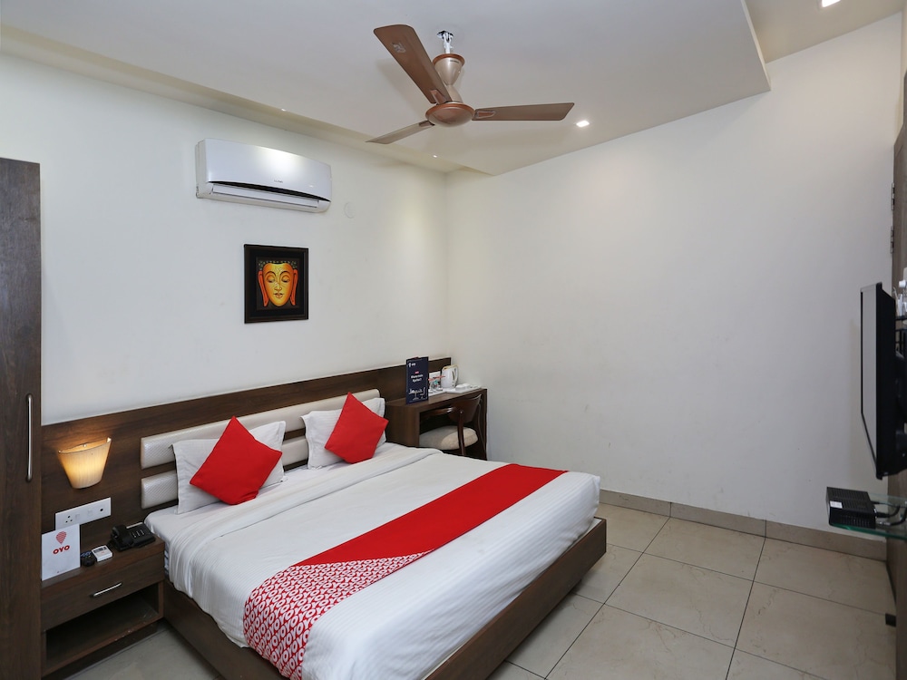 Capital O 5758 Hotel Square 36