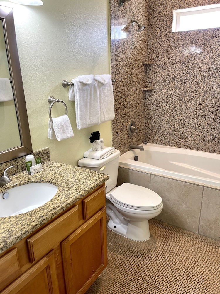 Beachgate Condo Suites And Hotel 322 2 Bedroom Condo
