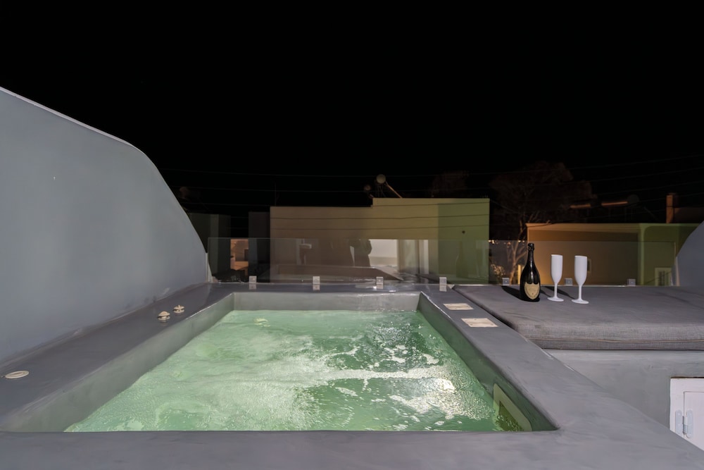 Oasis Suites Fira