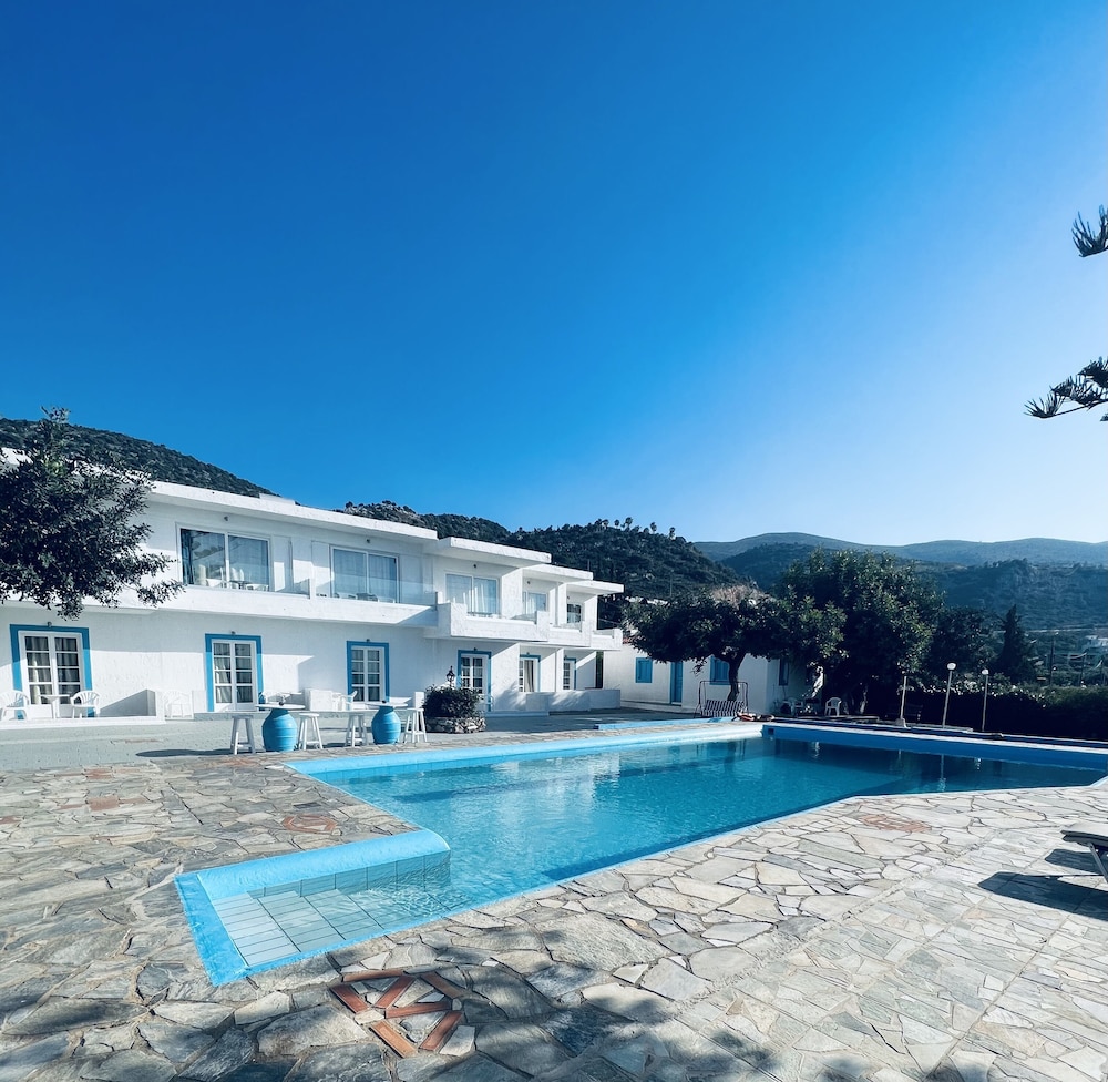 Mila Malia Suites