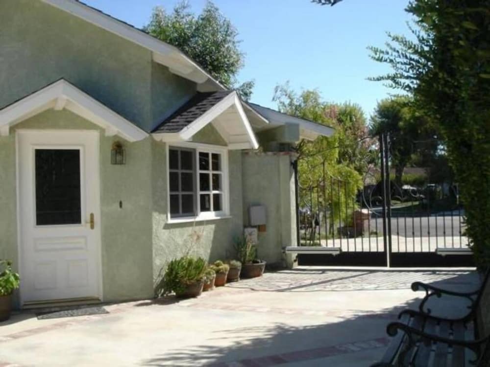 Woodland Hills Vacations - Woodland Hills II Calabasas Inn Oneness BB - Property Image 4