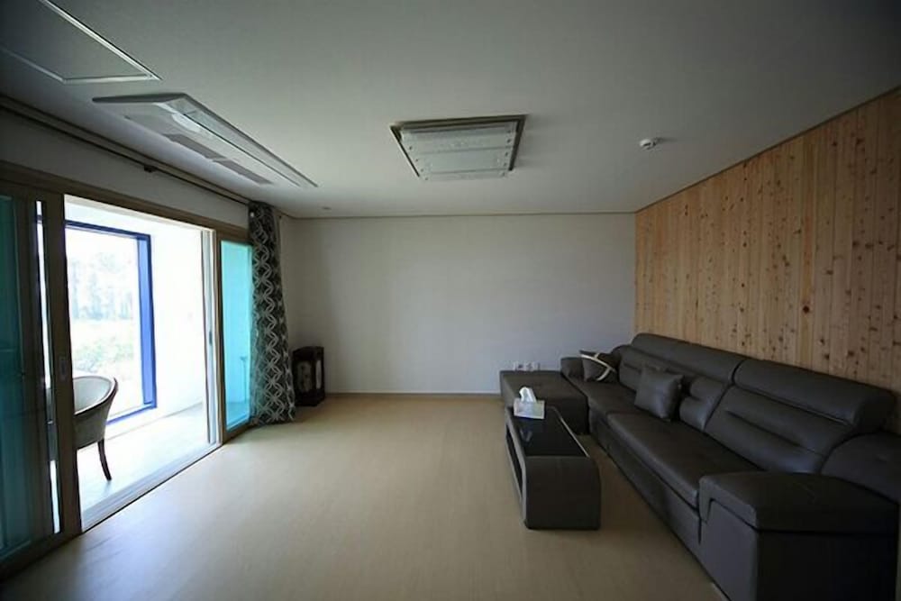 Seogwipo Gongcheonpo Villa Pension
