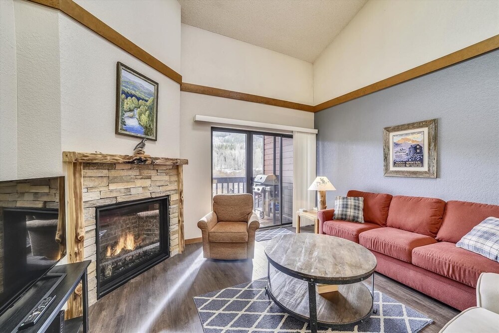 Mountainside 316g 2 Bedroom Condo by RedAwning