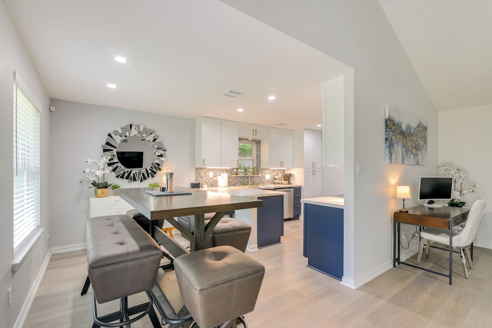 Golf & Get Outside - Family Home in Houston!