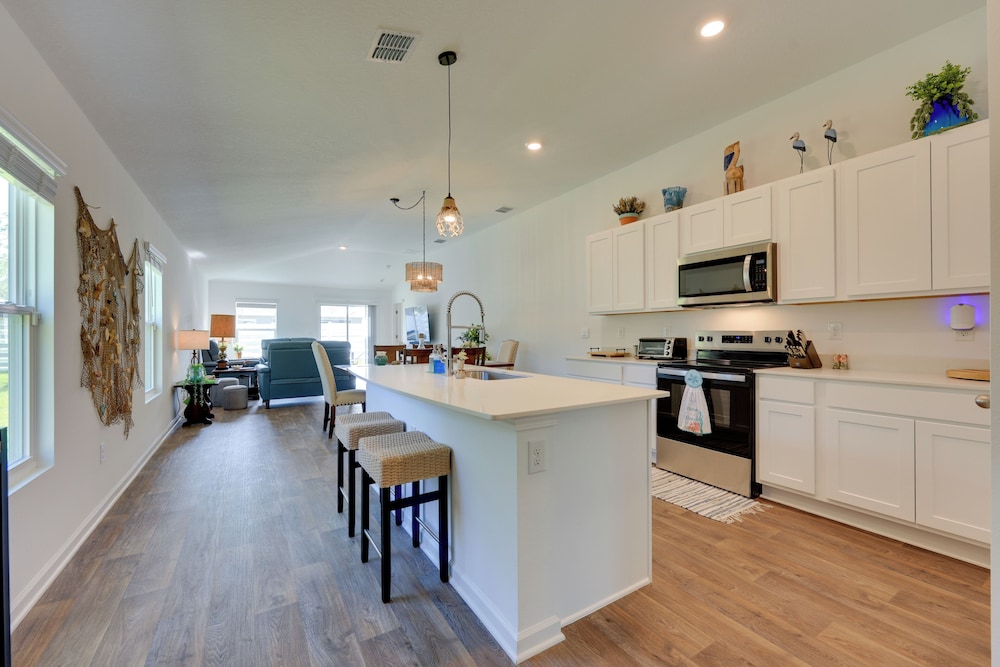 Home Near Flagler Beach, Daytona, Parks & More!