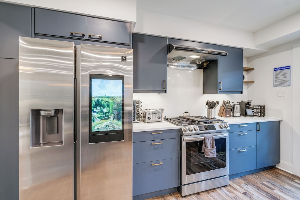 Upscale Family Retreat Near DC & Georgetown!