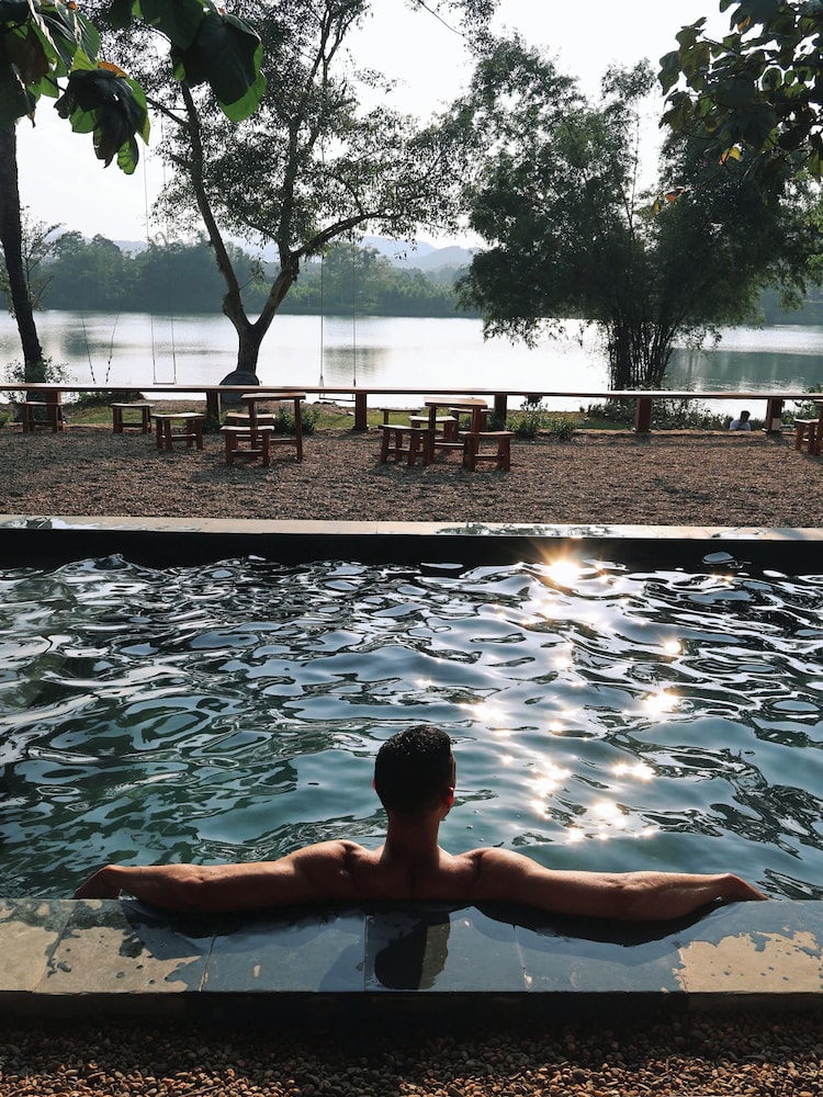 Va Riverside Retreat