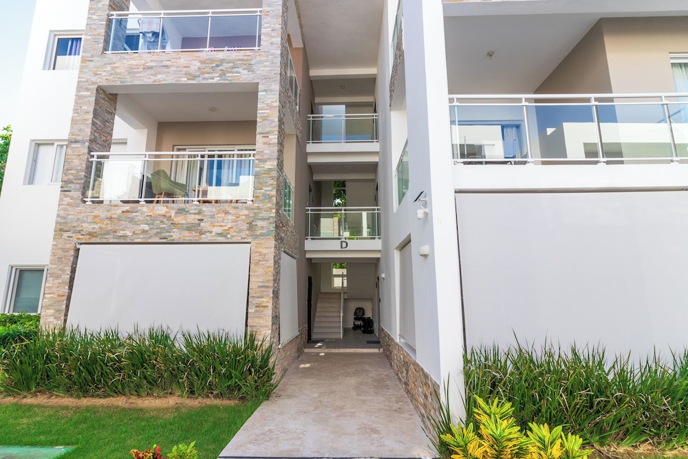 Modern 2BR Apartment - Paseo del Mar