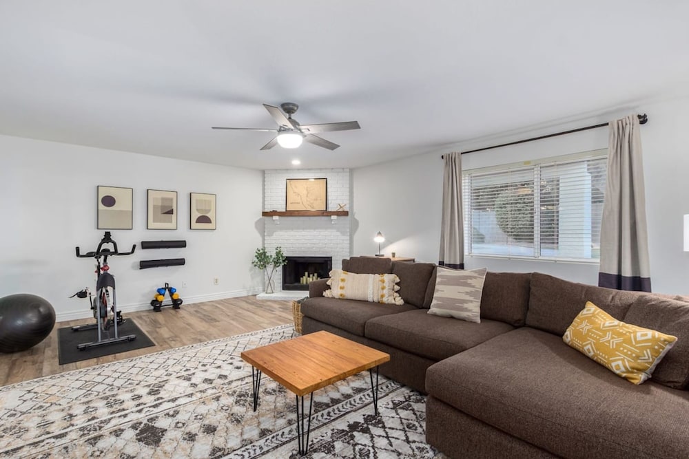 Modern Mesa Oasis Free Heated Pool Al-fresco Living