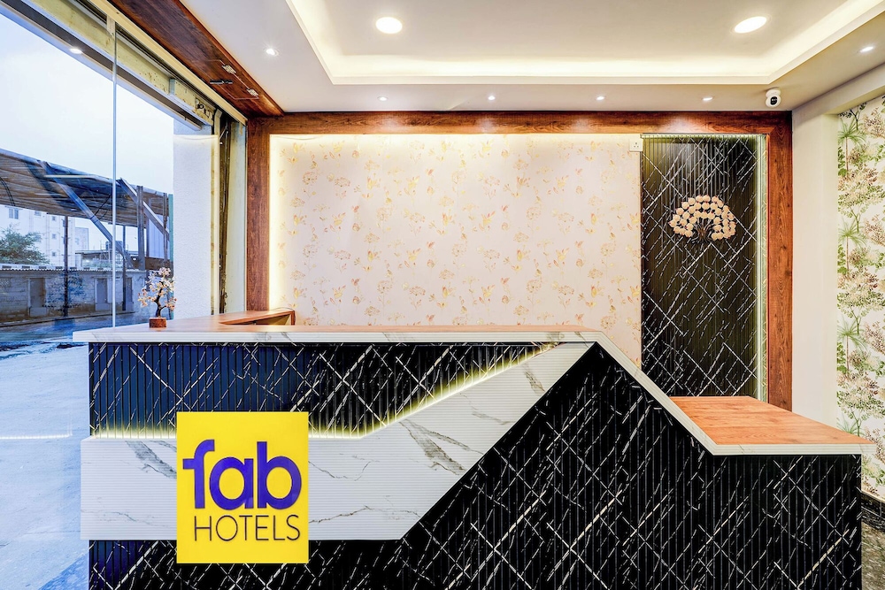Fabhotel Leon Square