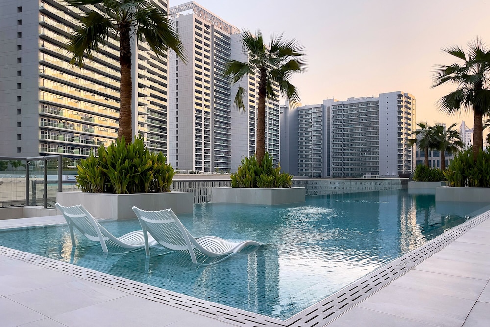 New cozy 1BR in Business Bay