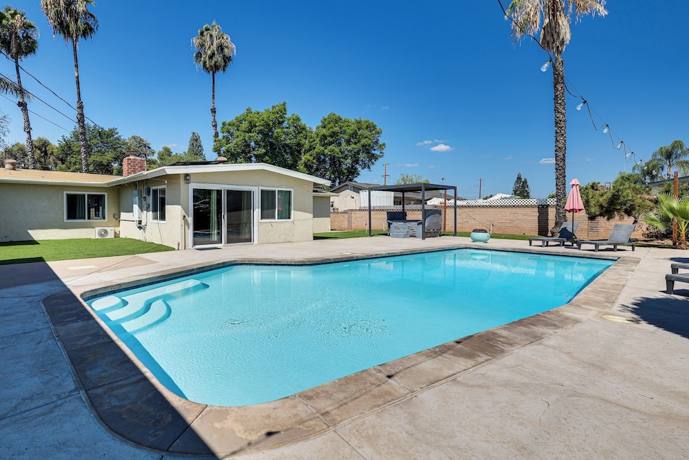 Modern Gem w/ Outdoor Oasis: 5 Mi to Lake Jennings