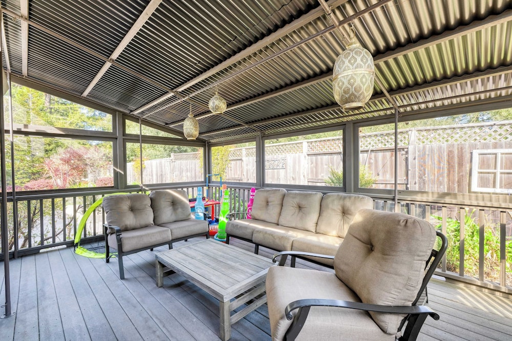Pool + Hot Tub + Firepit + Game Room Minutes From Sebastopol & Russian River Baker Lane Retreat