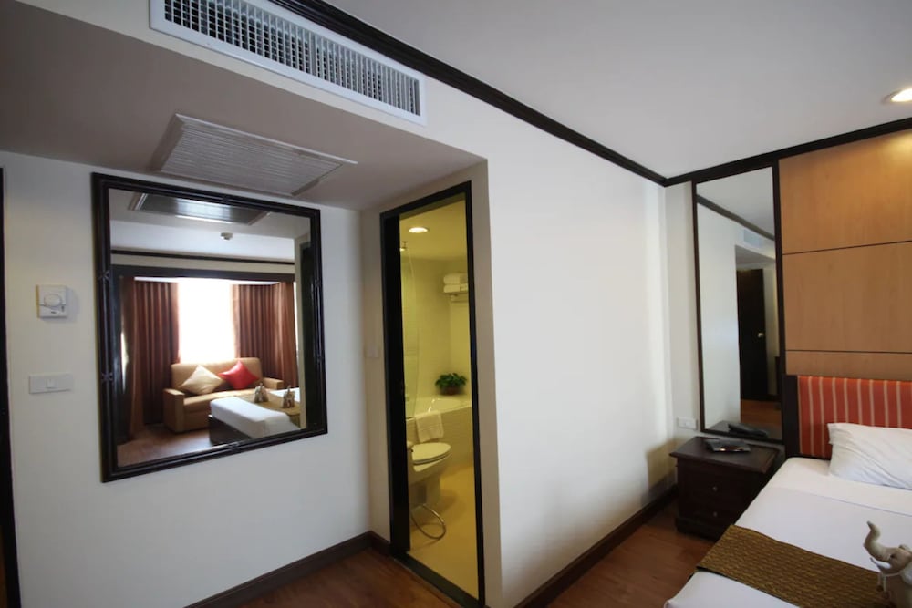 Omni Tower Sukhumvit Nana - Direct