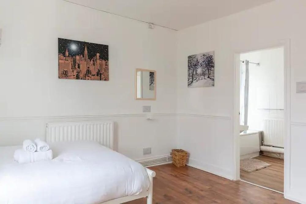 Cheerful Maisonette in the Heart of Orrell Park