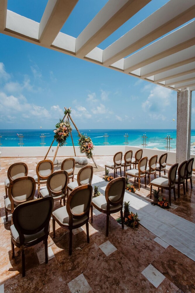 1BDSandos Cancun Beachfront&LuxuryResort