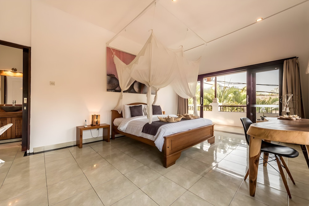 Villa Panda Seminyak Next to KU DE TA