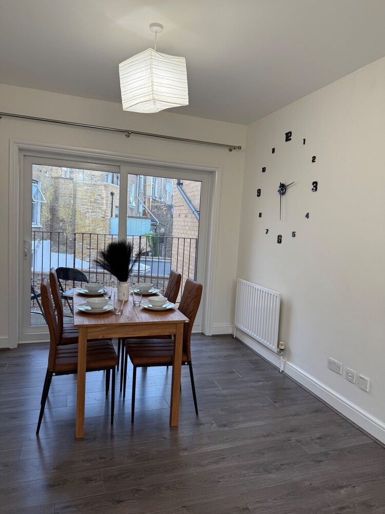 2bed Apartment-sleeps 4, Pets Ok & Balcony