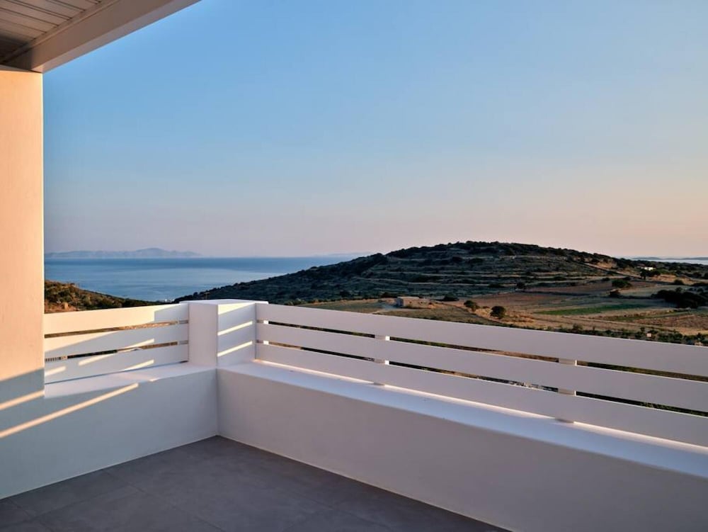 La Vitalite Luxury Villa in Paros view 3