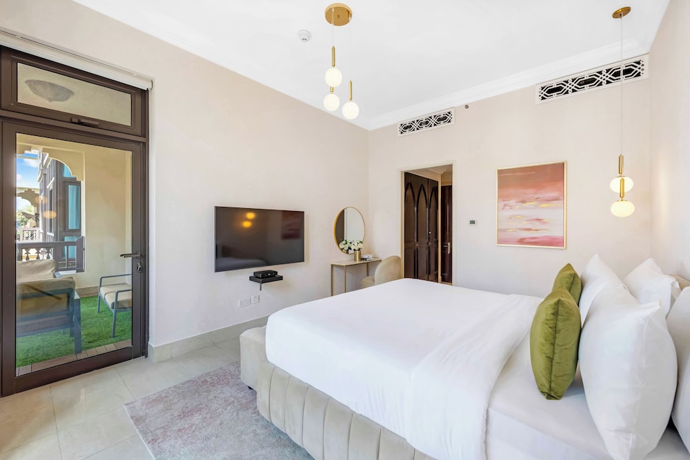Durrani Homes - Luxe Living at Souk Al Bahar with Burj Khalifa and partial Fountain view