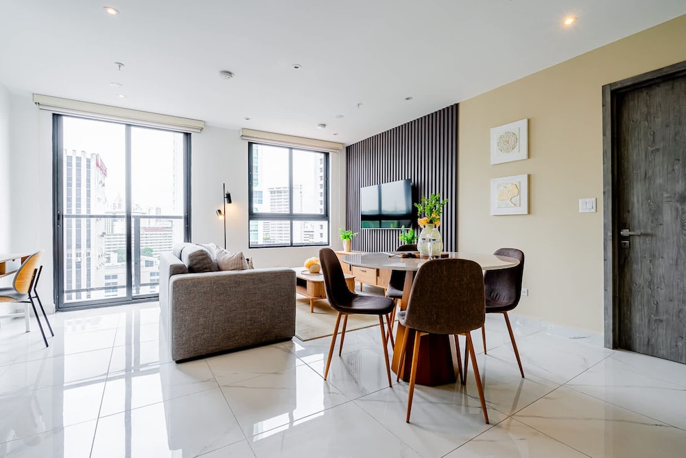 w Scenic 1BR w Panoramic City View in Calle 50