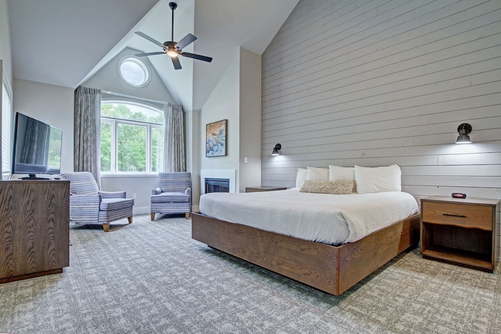 Pocono Mountain Villas MOD Collection by Sonesta