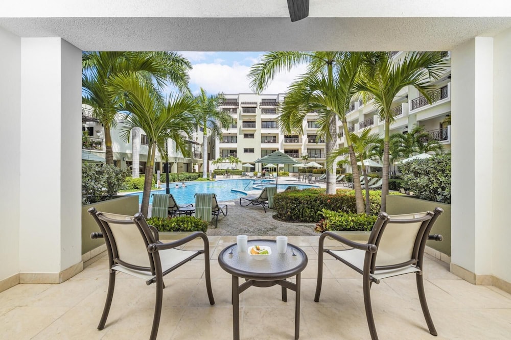 Beautiful One Bedroom Ground Level Palmaruba