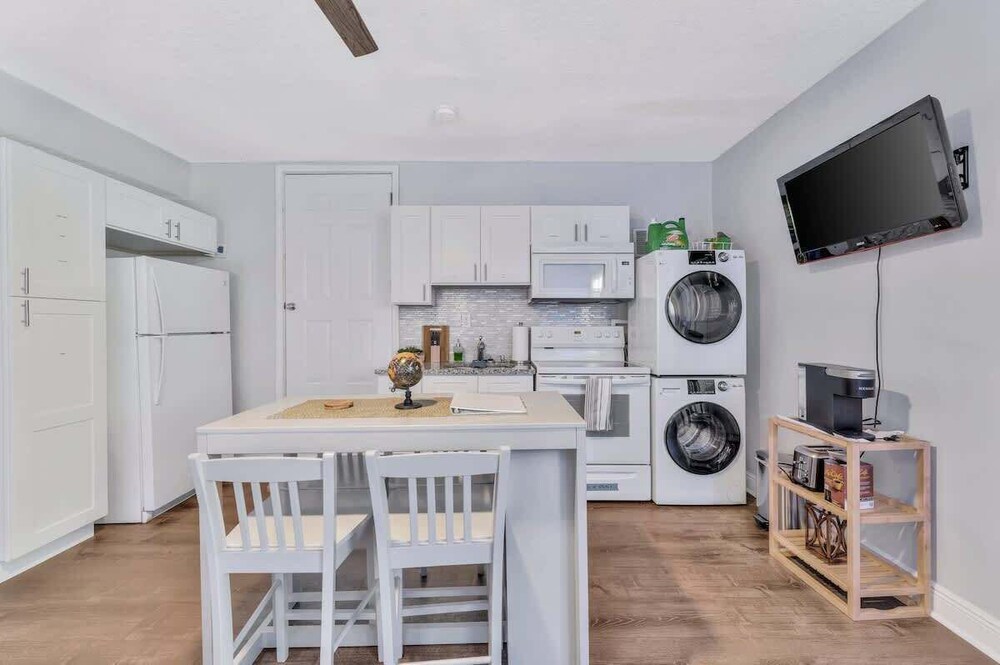 Cozy Suite Full Amenitie s pet Friendly