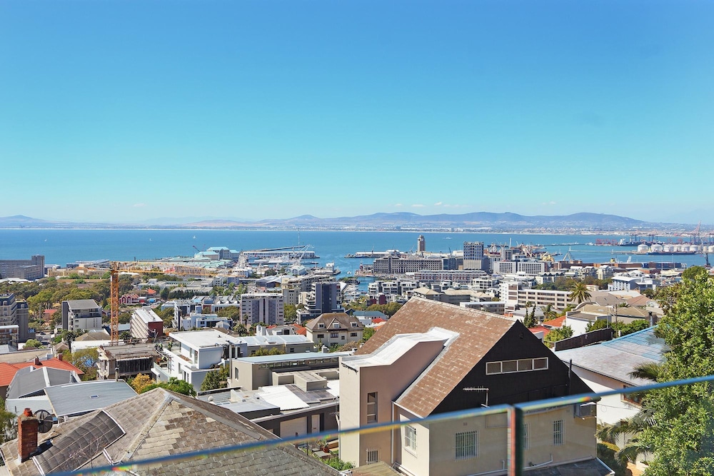 Spacious 3bed Apt Overlooking Cape Town Panova