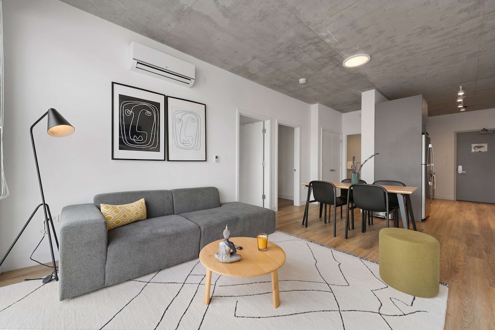 4BR Group Retreat Near Lincoln Park