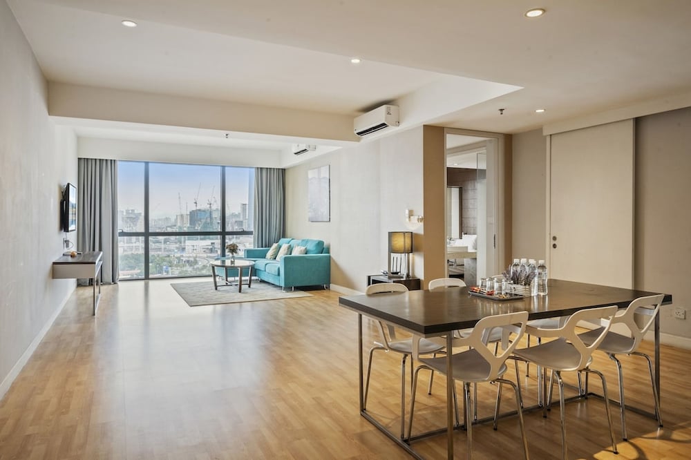 D' Majestic Residence by Emily in Town