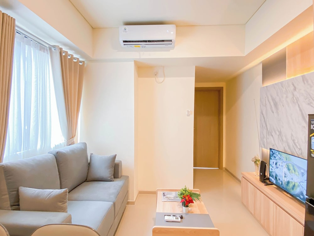 Warm 2Br Apartment At Meikarta