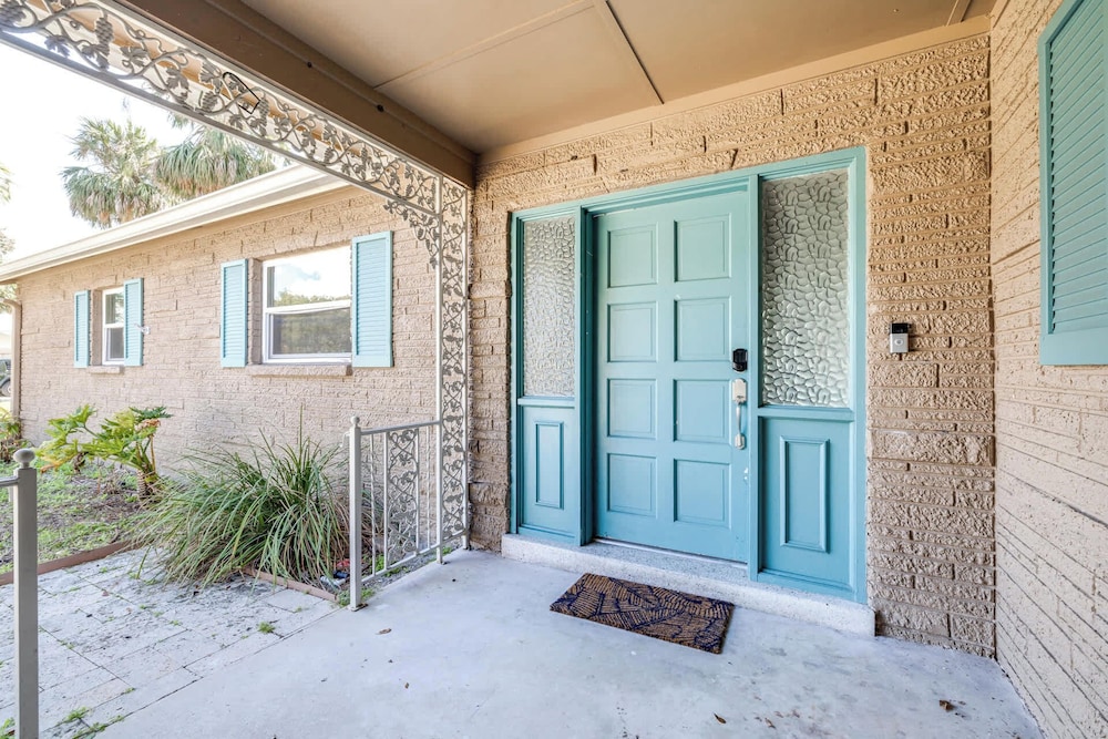 Bay Crest House Stay for 10!